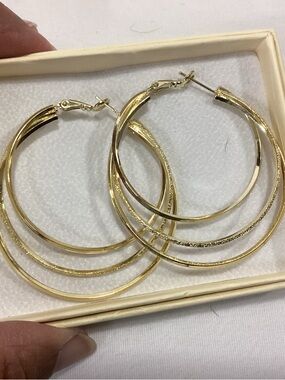(2) PAIR OF GLOQUAT Silver-Tone & Gold-Tone Triple Hoop Earrings LIKE-NEW